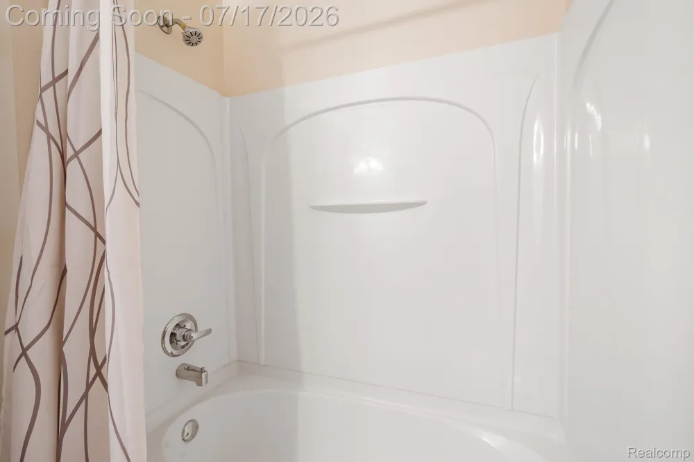 12121 Hidden View Court Utica City, MI 48315