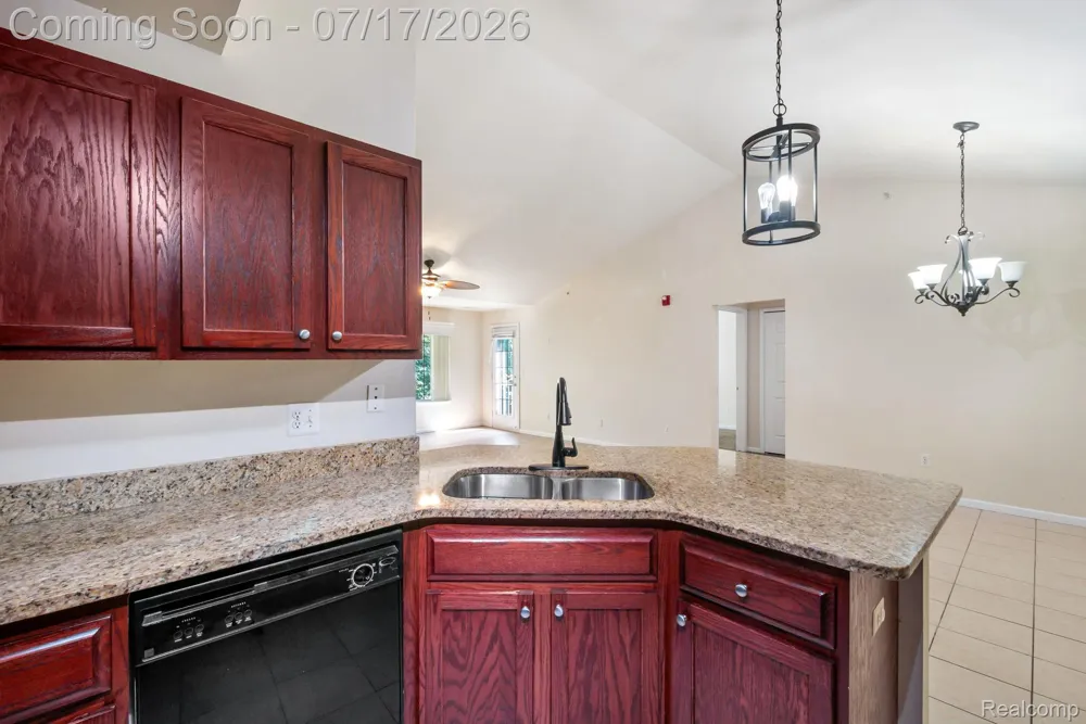 12121 Hidden View Court Utica City, MI 48315