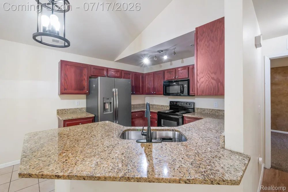 12121 Hidden View Court Utica City, MI 48315