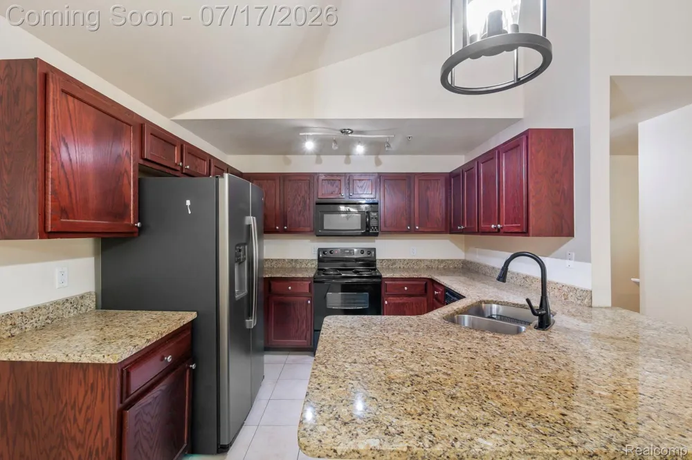 12121 Hidden View Court Utica City, MI 48315