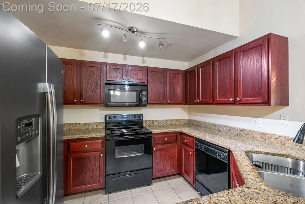 12121 Hidden View Court Utica City, MI 48315
