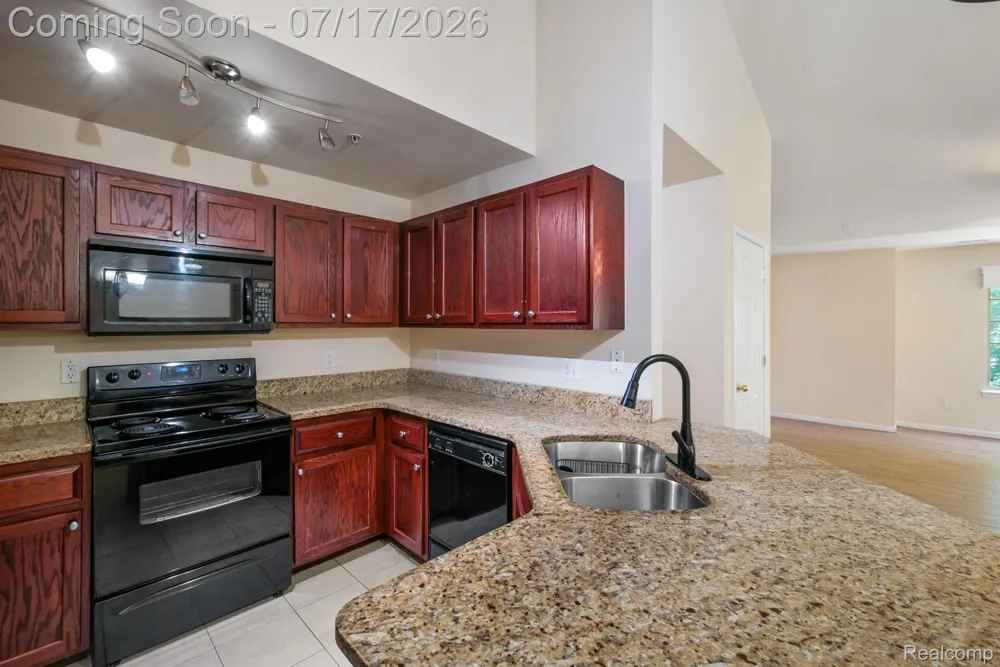 12121 Hidden View Court Utica City, MI 48315