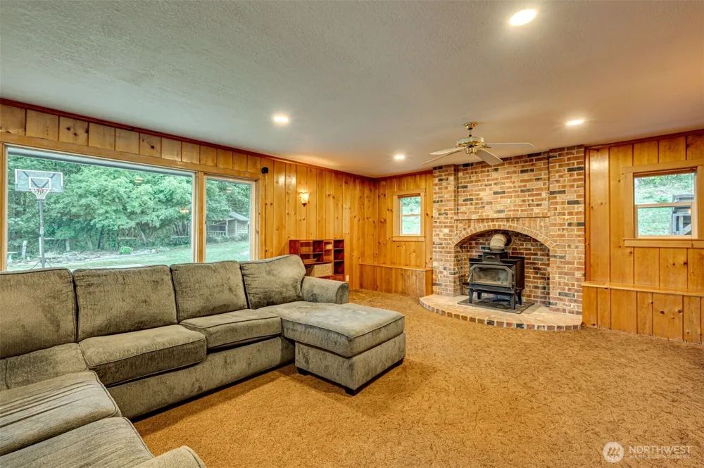 407 Dubois Road Ariel, WA 98603