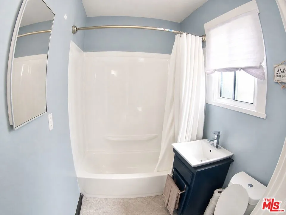 228 W 70th Street Los Angeles, CA 90003