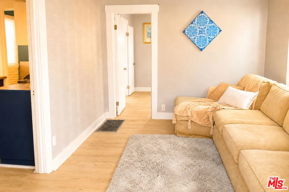 228 W 70th Street Los Angeles, CA 90003