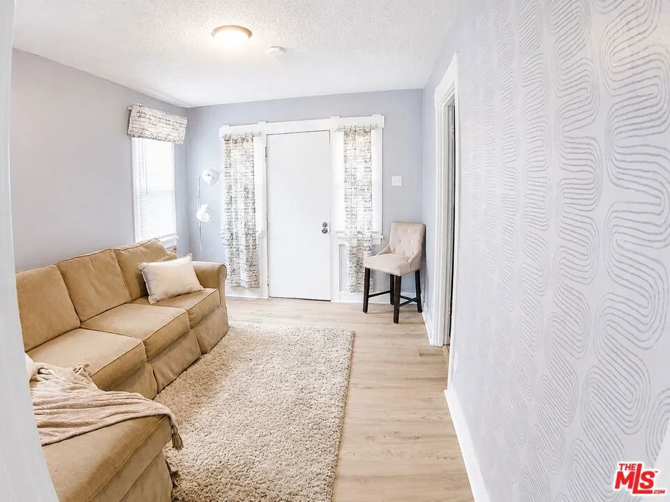 228 W 70th Street Los Angeles, CA 90003