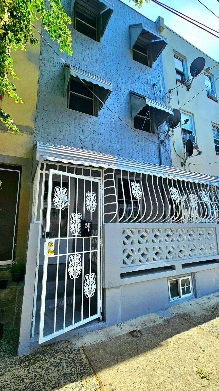 2411 LAWRENCE STREET Philadelphia, PA 19133
