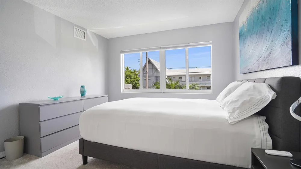 3220 Bayview Drive #202 Fort Lauderdale, FL 33306