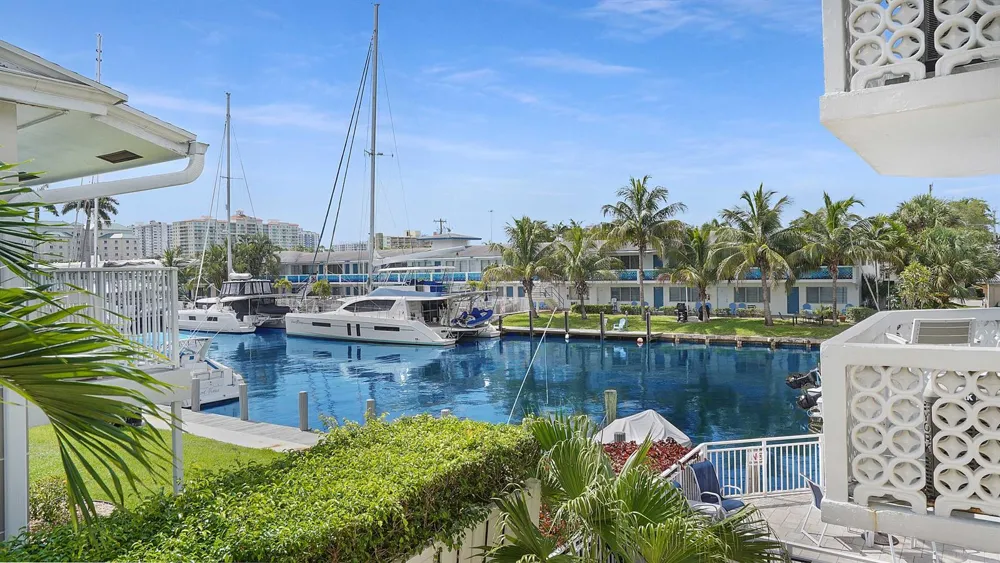 3220 Bayview Drive #202 Fort Lauderdale, FL 33306