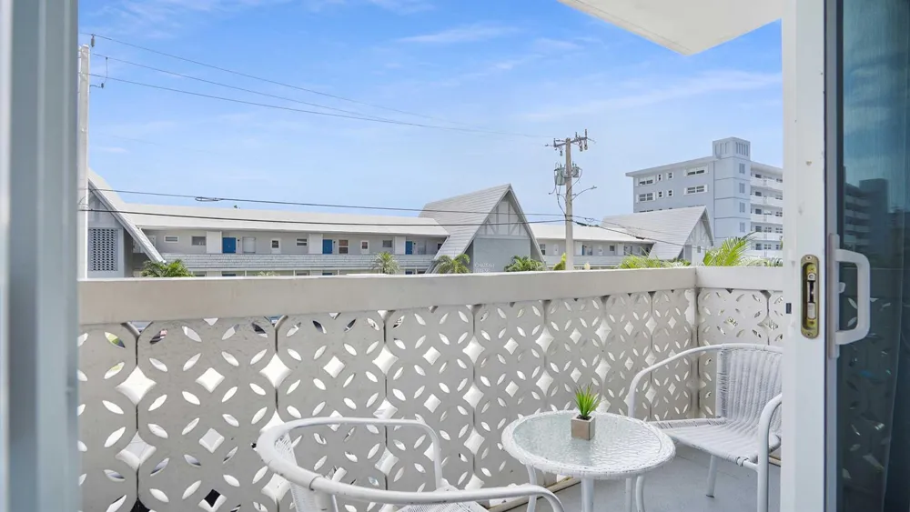 3220 Bayview Drive #202 Fort Lauderdale, FL 33306