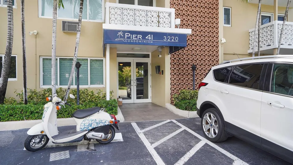 3220 Bayview Drive #202 Fort Lauderdale, FL 33306