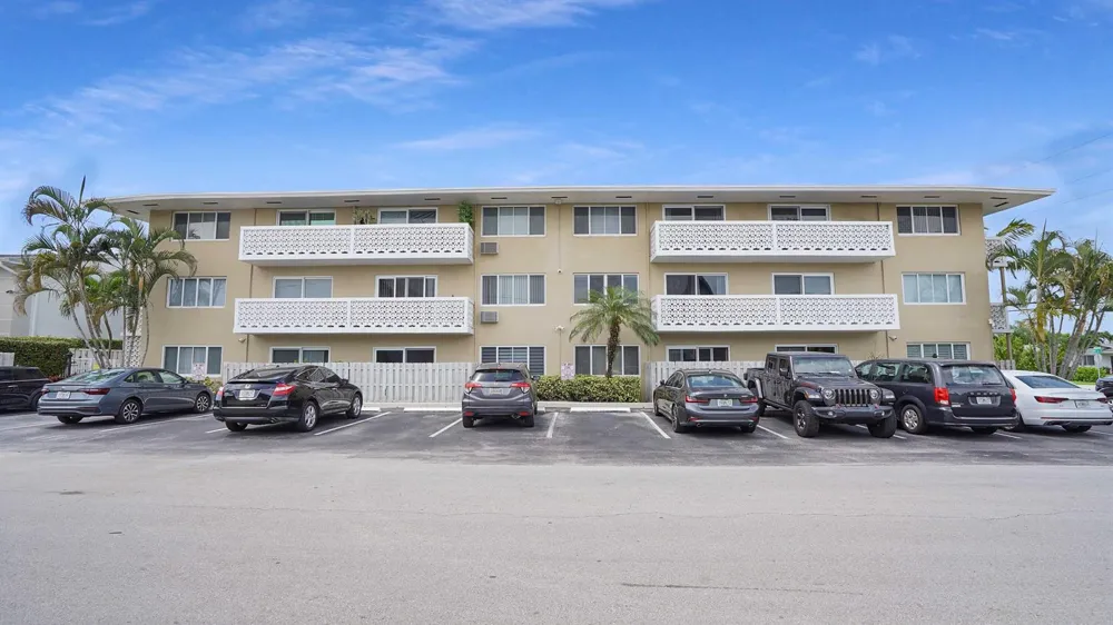 3220 Bayview Drive #202 Fort Lauderdale, FL 33306