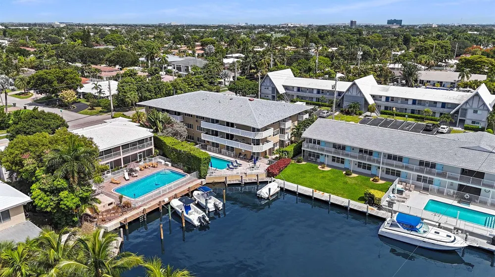 3220 Bayview Drive #202 Fort Lauderdale, FL 33306
