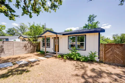 1400 Marcus Place #B