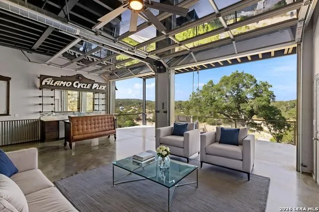 1016 Blue Bill Cove Lakehills, TX 78063