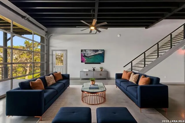 1016 Blue Bill Cove Lakehills, TX 78063