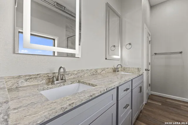 1016 Blue Bill Cove Lakehills, TX 78063