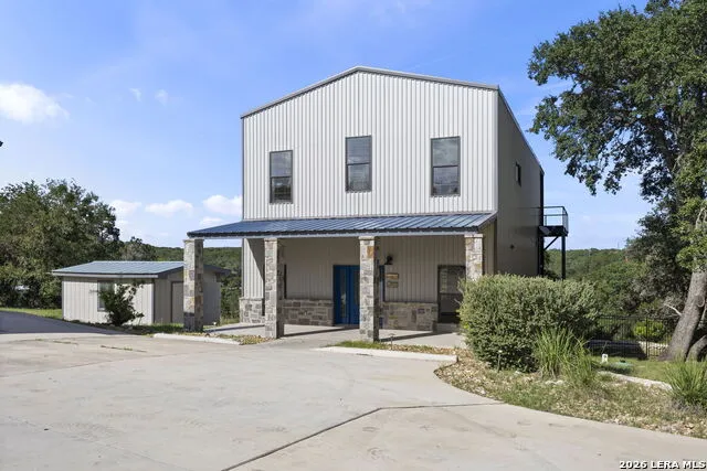 1016 Blue Bill Cove Lakehills, TX 78063