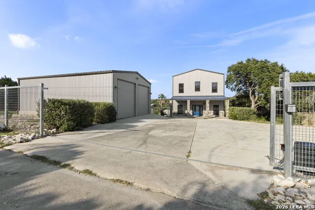 1016 Blue Bill Cove Lakehills, TX 78063