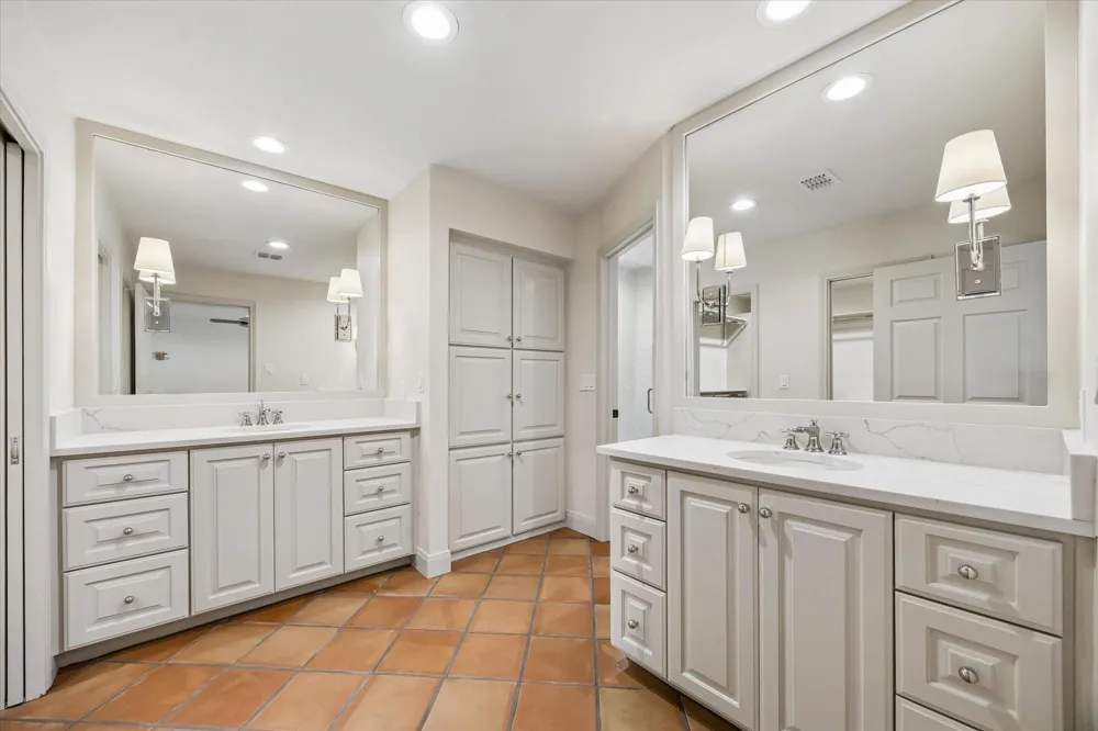 211 Rolling Hill Drive La Grange, TX 78945