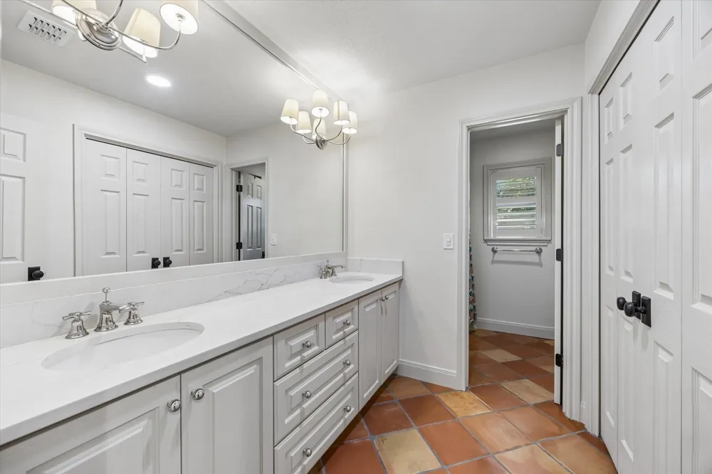 211 Rolling Hill Drive La Grange, TX 78945