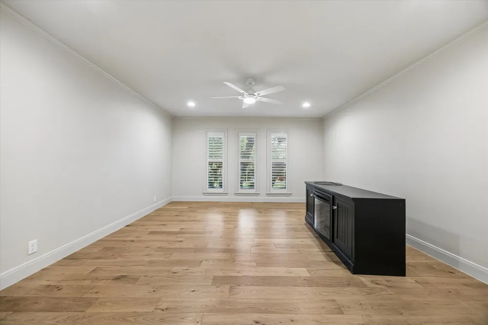 211 Rolling Hill Drive La Grange, TX 78945