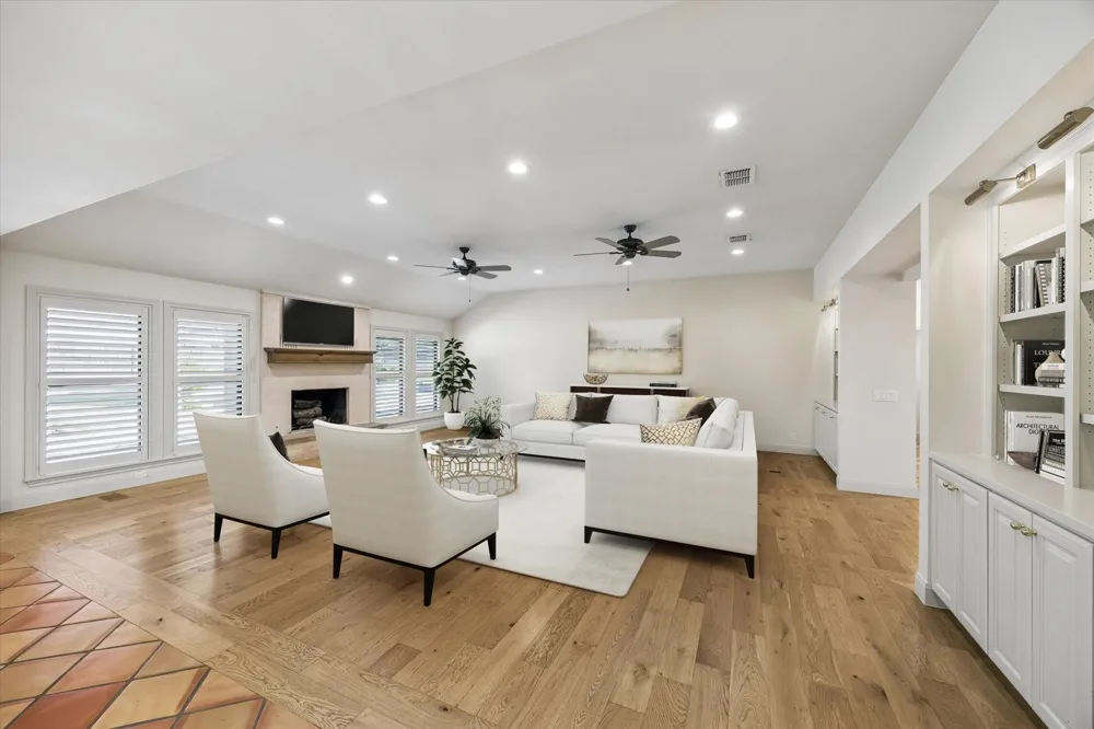 211 Rolling Hill Drive La Grange, TX 78945