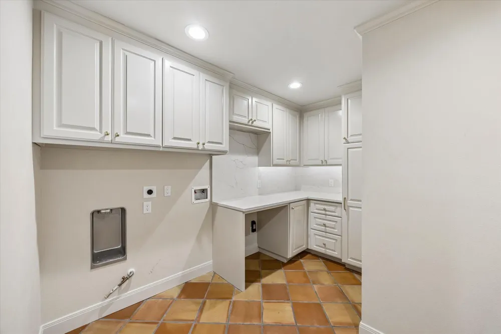211 Rolling Hill Drive La Grange, TX 78945