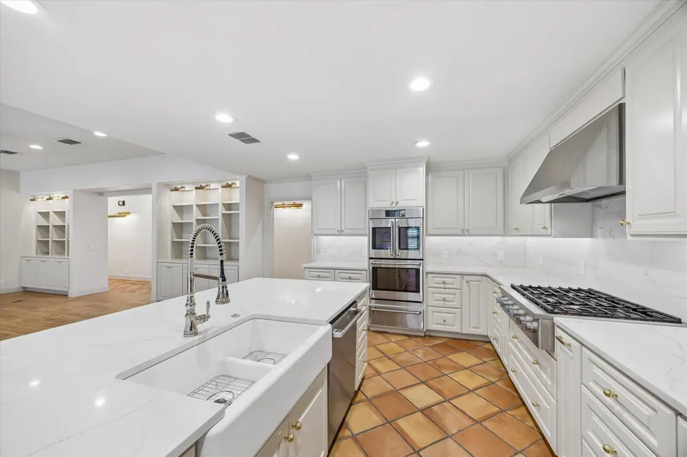 211 Rolling Hill Drive La Grange, TX 78945