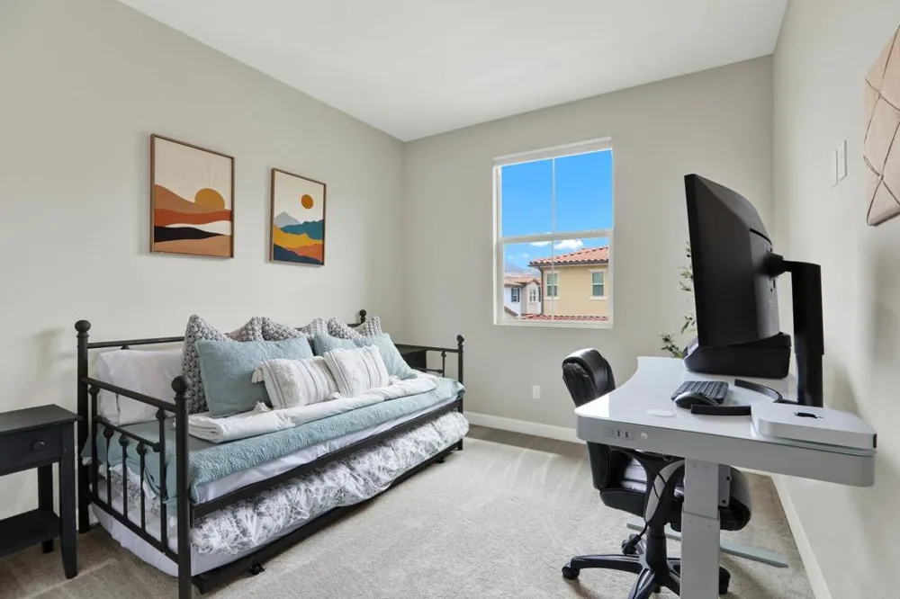 1087 Delpy View Vista, CA 92084