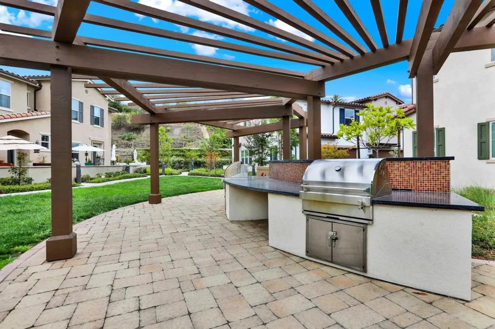 1087 Delpy View Vista, CA 92084