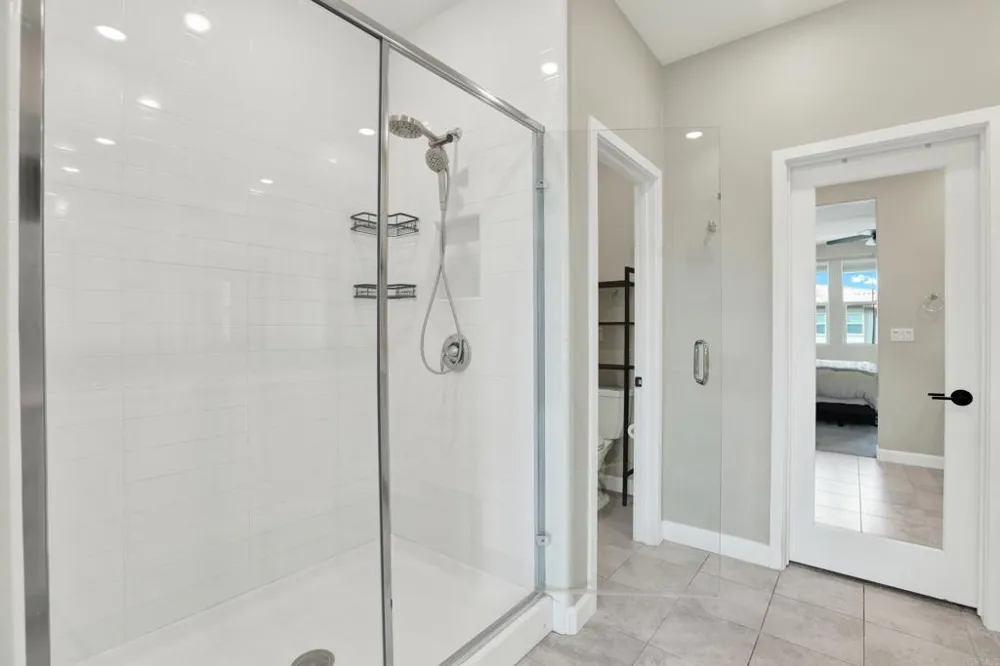 1087 Delpy View Vista, CA 92084
