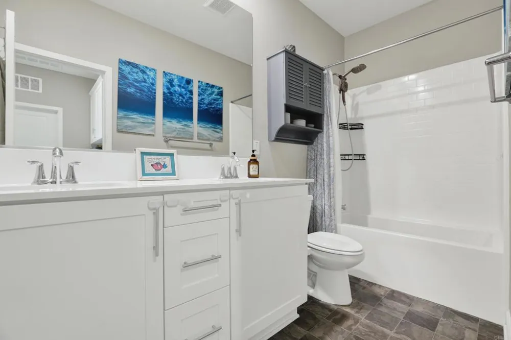 1087 Delpy View Vista, CA 92084