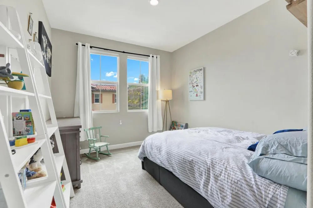 1087 Delpy View Vista, CA 92084