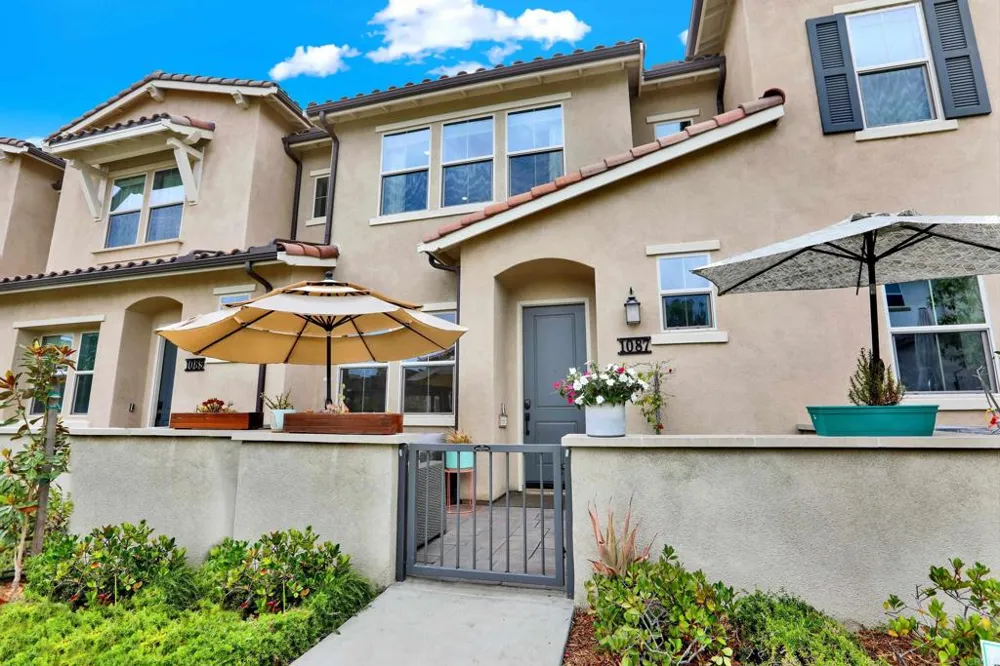 1087 Delpy View Vista, CA 92084