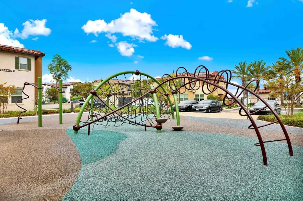 1087 Delpy View Vista, CA 92084