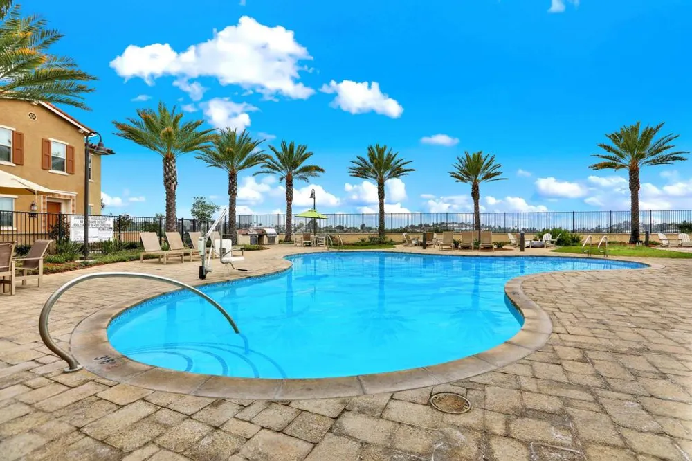 1087 Delpy View Vista, CA 92084