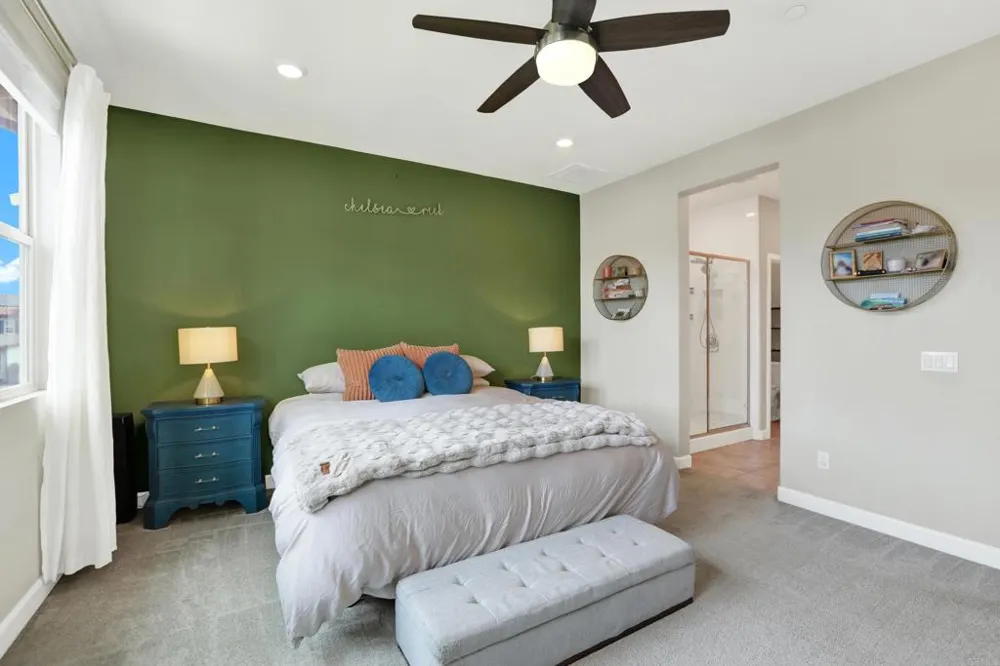 1087 Delpy View Vista, CA 92084