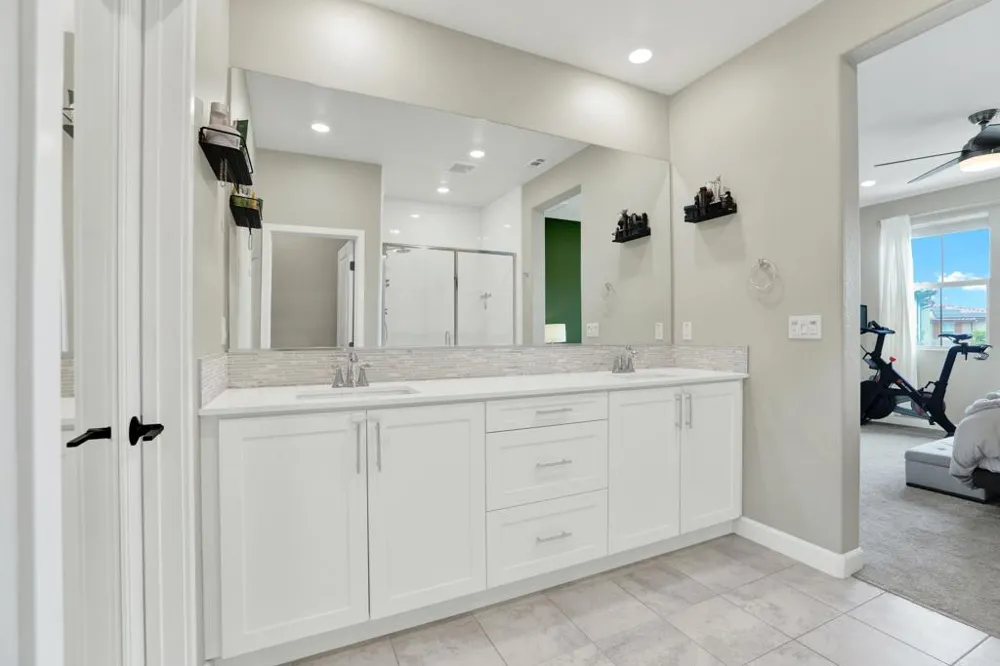 1087 Delpy View Vista, CA 92084