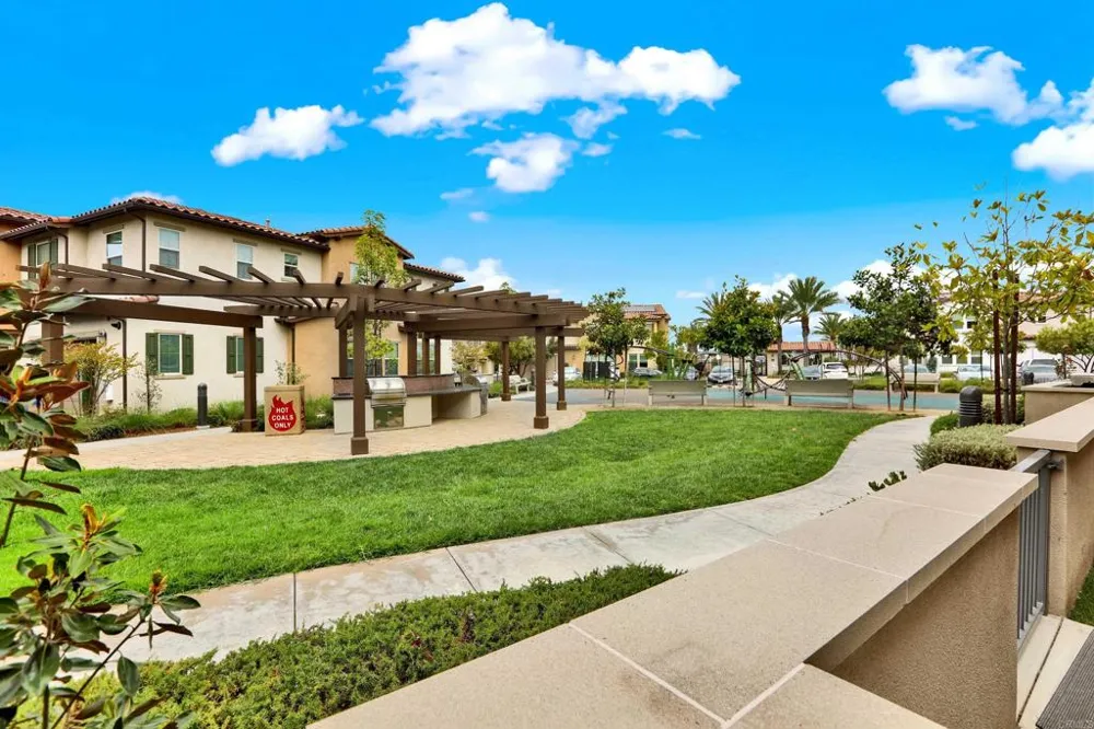 1087 Delpy View Vista, CA 92084
