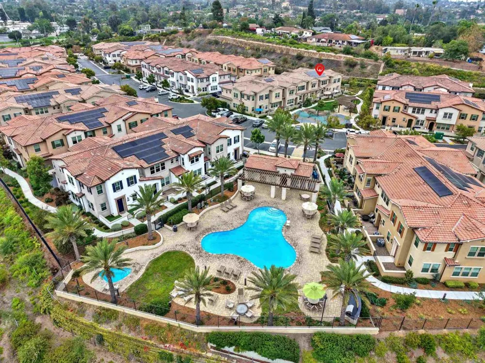 1087 Delpy View Vista, CA 92084