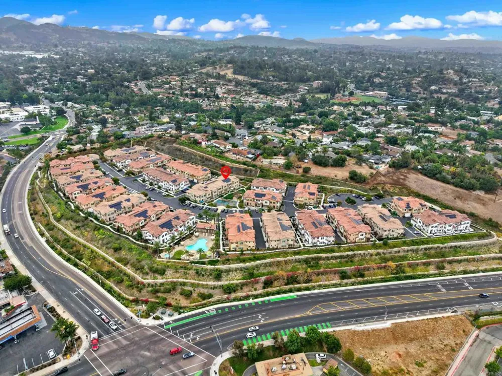 1087 Delpy View Vista, CA 92084