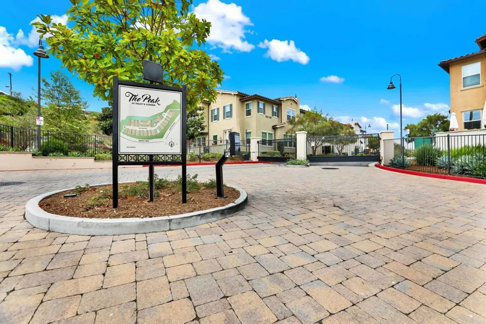 1087 Delpy View Vista, CA 92084