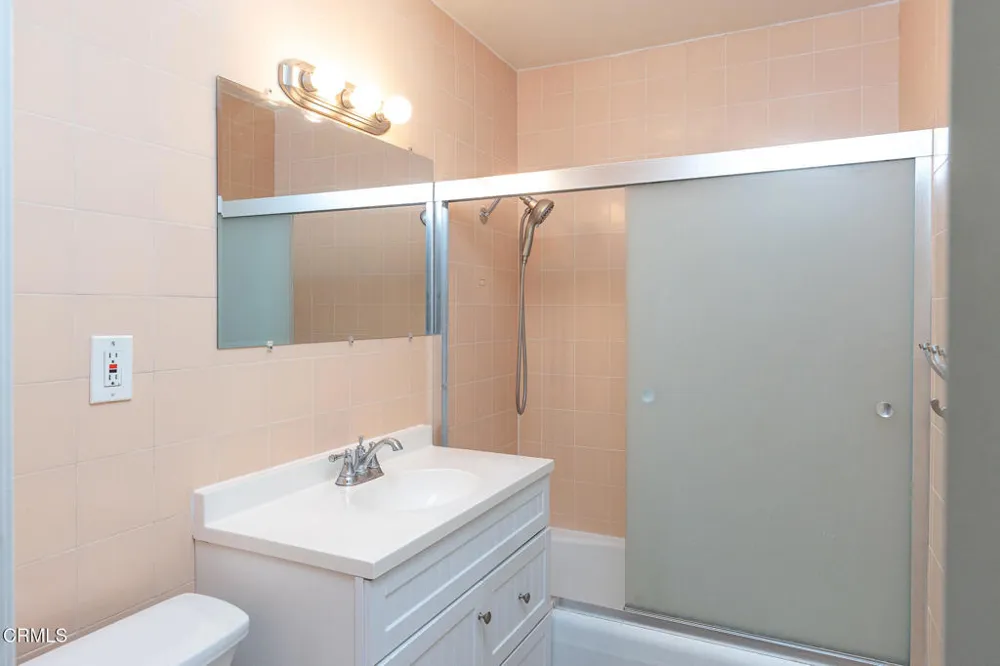 136 Oxnard Avenue Oxnard, CA 93035