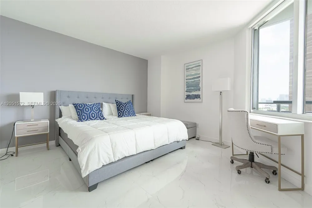 335 S Biscayne Blvd #1600 Miami, FL 33131