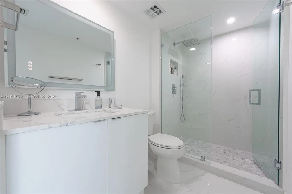 335 S Biscayne Blvd #1600 Miami, FL 33131