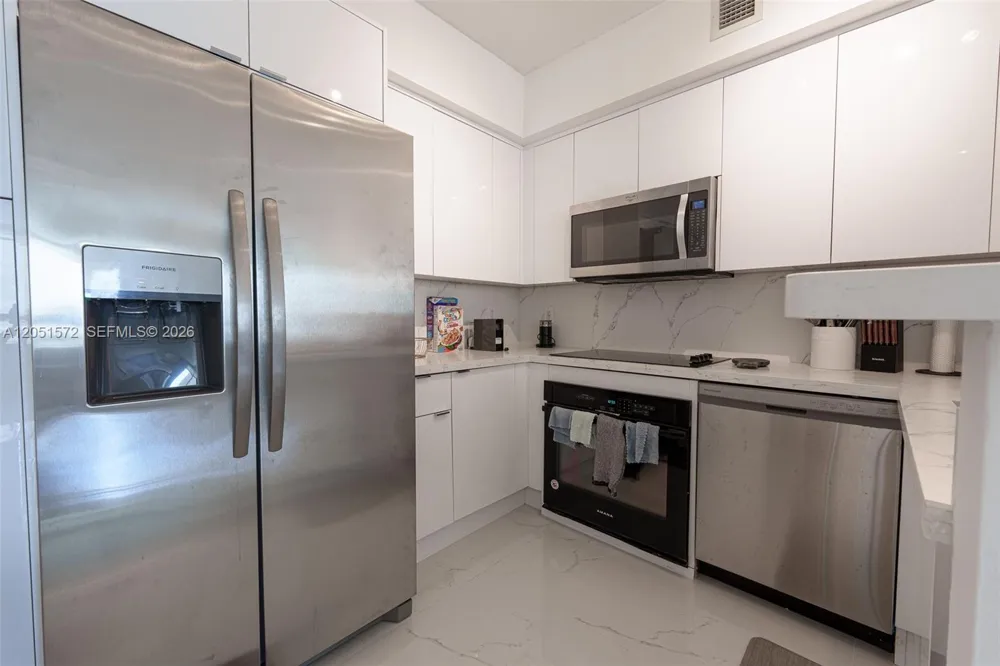 335 S Biscayne Blvd #1600 Miami, FL 33131