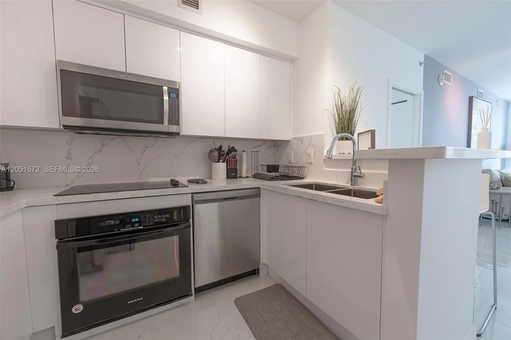 335 S Biscayne Blvd #1600 Miami, FL 33131