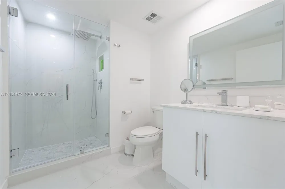 335 S Biscayne Blvd #1600 Miami, FL 33131