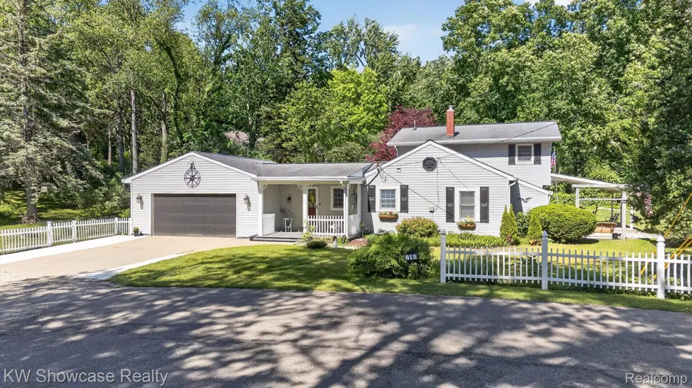 612 Sunrise Park Genoa Township, MI 48843